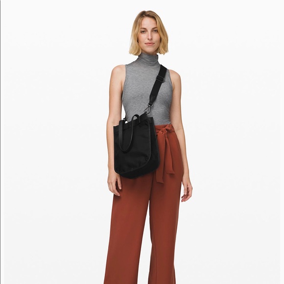 SOLD Now and Always 8L bag - Picture 2 of 5